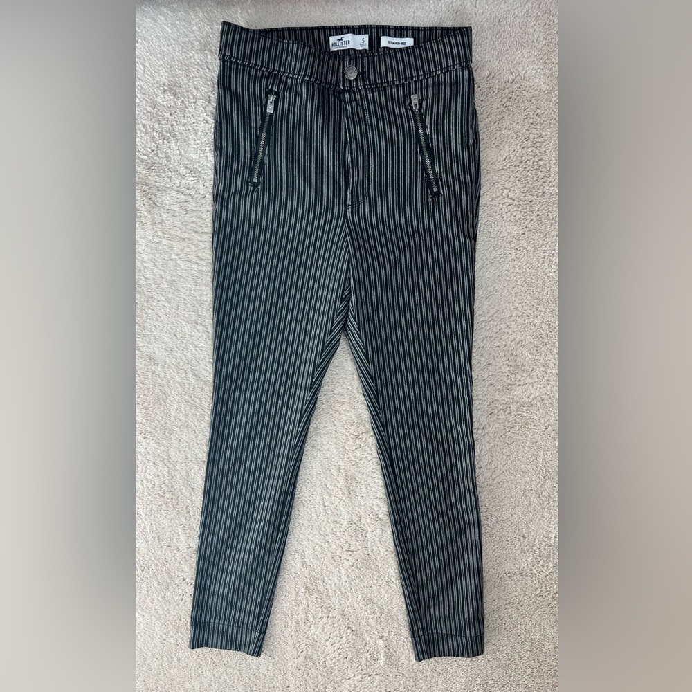 Chic Hollister Ultra High-Rise Striped Pants – Size Small
